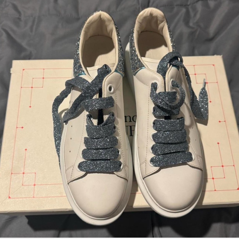 Alexander McQueen White Sneakers with Glittery Blue Laces 40.5